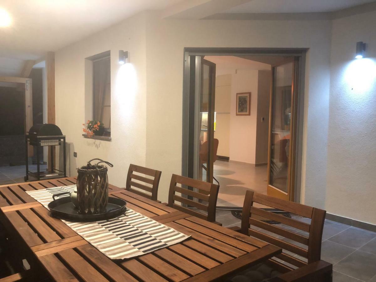 Apartmani Izvor - トゥヘリスケ・トプリツェ エクステリア 写真