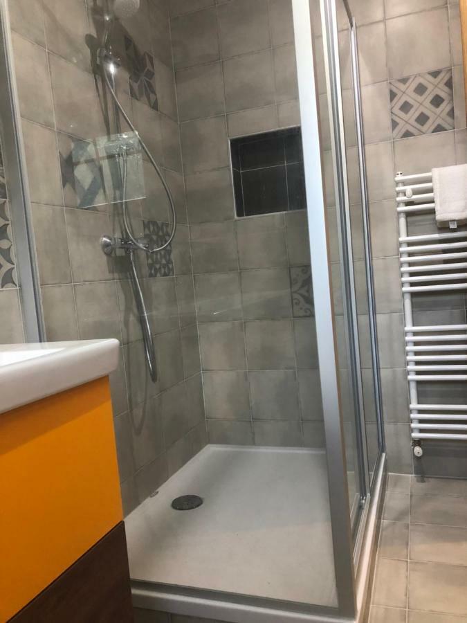 Apartmani Izvor - トゥヘリスケ・トプリツェ エクステリア 写真